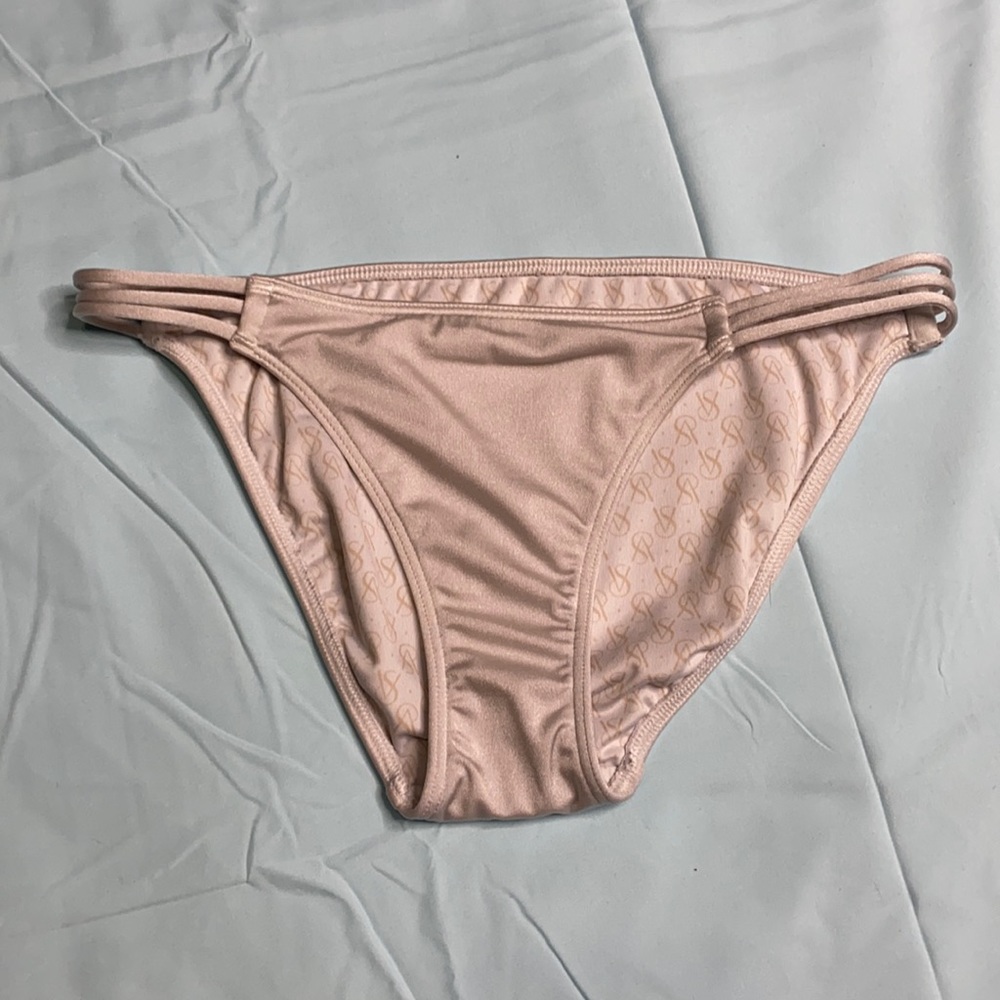 White VS Bikini bottoms